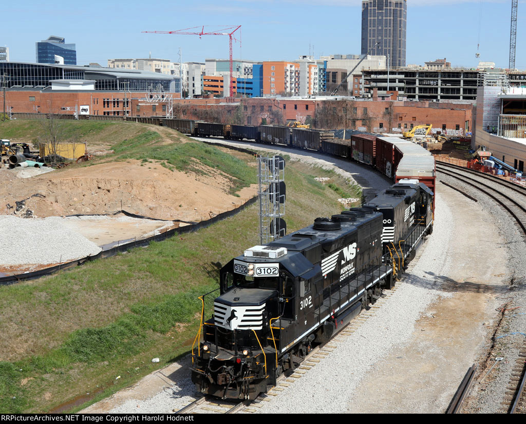 NS 3102 & 700 back train E60 towards Glenwood Yard